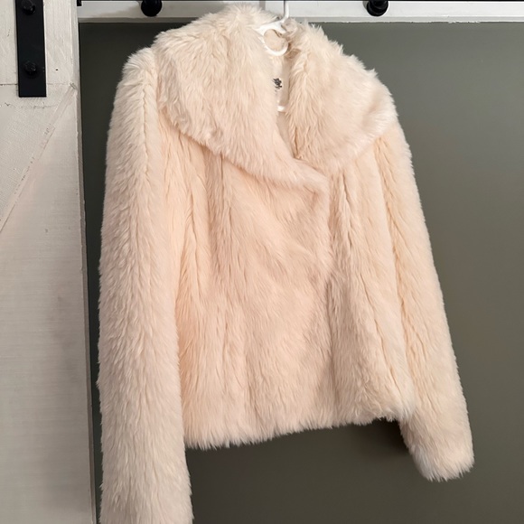 2 for $22 || Fossil Faux Fur Jacket 🤍 Medium 🤍 Pockets - Picture 3 of 13
